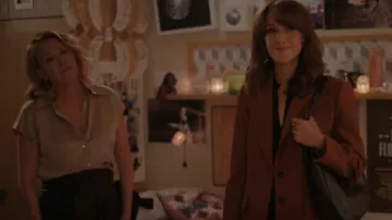 Vince Cap Sleeve Ruched Back Silk Blouse portée par Tina Kennard (Laurel Holloman) comme on le voit dans The L Word: Generation Q (S03E09)