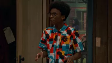 Chemise de sport Nautica Competition Frap Co Ord portée par Noah Lambert (Israel Johnson) comme on le voit dans BUNK’D (S06E12)