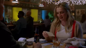 Madewell Whisper Cotton Rib Crewneck Tee usada por Sylvie Brett (Kara Killmer) como se ve en Chicago Fire (S11E11)