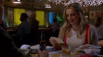 Anine Bing Mason Cardigan usado por Sylvie Brett (Kara Killmer) como se ve en Chicago Fire (S11E11)