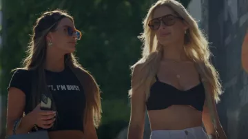 Superdown Jen Lettuce Baby Tee usada por Juliette Porter como se ve en Siesta Key (S05E09)