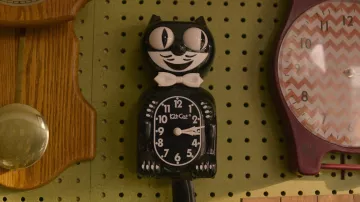 Kit Cat Klock clock as seen in The Last of Us TV series furniture (Season 1 Episode 1)