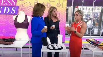 Longchamp Robe longue côtelée portée par Liz Plosser comme vu dans Aujourd’hui le 17 janvier 2023