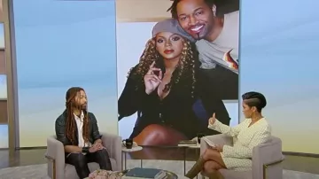 Giambattista Valli Minivestido a cuadros de manga larga usado por Tamron Hall como se ve en Tamron Hall Show el 13 de enero de 2023