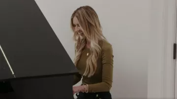 Skims Fits Everybody Long Sleeve TShirt usado por Christina El Moussa como se ve en Christina on the Coast (S05E01)