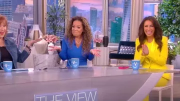 Alice + Olivia Amity Crop Top usado por Alyssa Farah como se ve en The View el 17 de enero de 2023