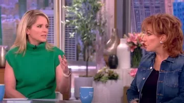 Victor Glemaud Suéter de cuello alto usado por Sara Haines como se ve en The View el 17 de enero de 2023