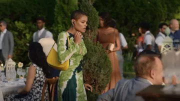Sac à bandoulière en cuir brossé Prada Cleo porté par Julien Calloway (Jordan Alexander) vu dans Gossip Girl (S02E09)