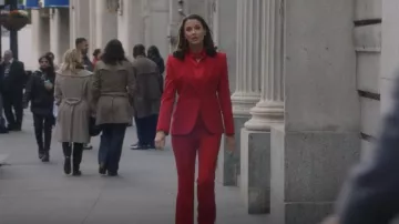 Pantalon en crêpe évasé évasé Alexander McQueen porté par Erin Reagan (Bridget Moynahan) vu dans Blue Bloods (S13E10)