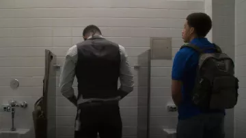 Ami Paris De Coeur Polo usada por Andre Johnson, Jr. (Marcus Scribner) como se ve en adulto-ish (S05E10)