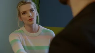 Club Monaco Everywear Cashmere Crewneck Sweater porté par Sylvie Brett (Kara Killmer) vu dans Chicago Fire (S11E12)