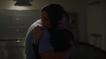 Montana Silversmiths River Rock Feather Whispers Reloj usado por Jessica Knight (Katrina Law) como se ve en NCIS (S20E11)