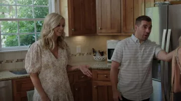 Abercrombie Puff Sleeve Trapeze Mini Robe portée par Kristen vue dans Christina in the Country (S01E02)