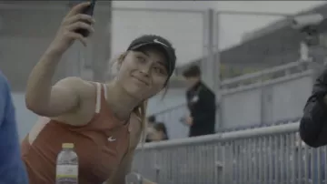 Nike Court Advantage Visor worn by Paula Badosa as seen in Break Point (S01E04)
