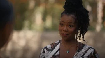 Reiss Loren Maxi Robe à imprimé serpent portée par Pippa Pascal (Vanessa Estelle Williams) comme on le voit dans The L Word: Generation Q (S03E10)