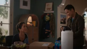 Staud Brice Polo Sweater porté par Maribel (Jillian Mercado) comme on le voit dans The L Word: Generation Q (S03E10)