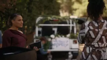 Embrague Zara con tachuelas usadas por Sophie Suárez (Rosanny Zayas) como se ve en The L Word: Generation Q (S03E10)