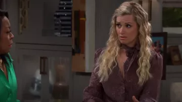 Paige Cleobelle Chemisier porté par Gemma Johnson (Beth Behrs) vu dans The Neighborhood (S05E11)