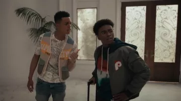 Pull Pull Paris Tie Dye Pullover porté par Tray Melbert (SteVonté Hart) vu dans Bel-Air (S01E05)