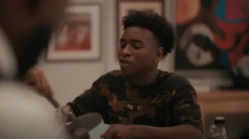 Eleven Paris Camo T-Shirt porté par Tray Melbert (SteVonté Hart) vu dans Bel-Air (S01E05)