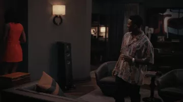 Topman Oversize Vintage Print Short Sleeve Button-Up Shirt usado por Jazz (Jordan L. Jones) como se ve en Bel-Air (S01E07)