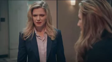 Theory Clas­sic Fit­ted Shirt worn by Sadie Ryan (Harriet Dyer) as seen in American Auto (S02E01)
