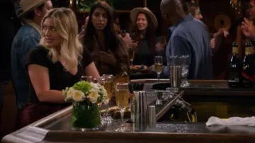 Anine Bing Bar Skirt worn by Sophie (Hilary Duff) as seen in How I Met Your Father (S01E01)