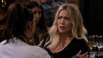 Gorjana Venice Necklace worn by Sophie (Hilary Duff) as seen in How I Met Your Father (S01E01)