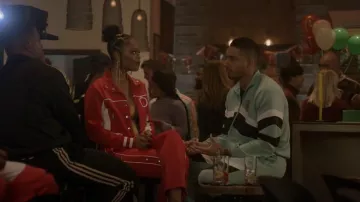 Un autre ensemble de survêtement rétro Influence porté par Jordan Baker (Michael Evans Behling) vu dans All American (S05E08)