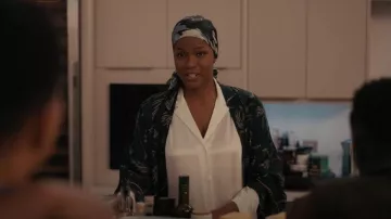 Hanro Celia Robe In Kelp Garden worn by Vivian Banks (Cassandra Freeman) as seen in Bel-Air (S01E08)