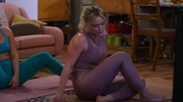Alo Yoga 7/8 High-Waist Airlift Legging in Woodrose worn by Sophie (Hilary Duff) as seen in How I Met Your Father (S01E02)