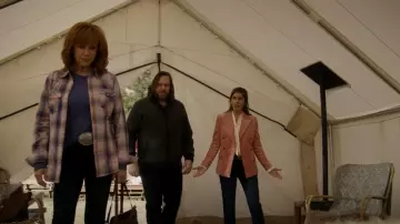 Banana Republic Riv­o­li Over­sized Cor­duroy Blaz­er worn by Tonya Walsh (Jamie-Lynn Sigler) as seen in Big Sky (S03E11)