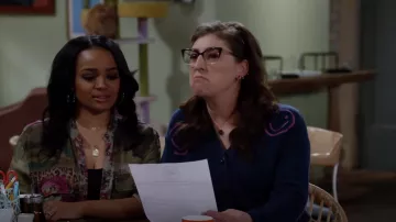 Rails Reese Cardigan In Forest usado por Kat (Mayim Bialik) como se ve en Call Me Kat (S03E12)