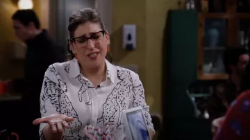 Rails Kathryn Shirt In Ivory Wild Cats usado por Kat (Mayim Bialik) como se ve en Call Me Kat (S03E12)