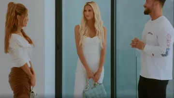 Bottega Veneta The Chain Cassette Bag usado por Emma Hernan como se ve en Selling Sunset (S05E07)