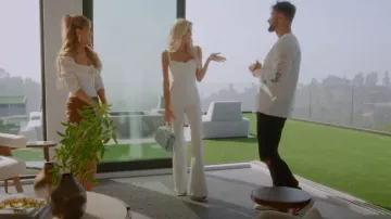 Nadine Merabi Hailey Traje blanco usado por Emma Hernan como se ve en Selling Sunset (S05E07)