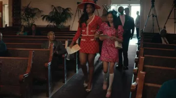 Kurt Geiger Rainbow Shoreditch Crossbody usado por Ashley Banks (Akira Akbar) visto en Bel-Air (S01E09)