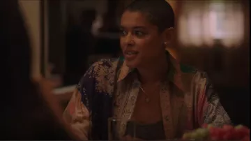 Zimmermann Printed Silk Crepe Shirt porté par Julien Calloway (Jordan Alexander) vu dans Gossip Girl (S02E10)