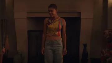 Jeans Versace Royal Rebellion portés par Julien Calloway (Jordan Alexander) comme on le voit dans Gossip Girl (S02E10)