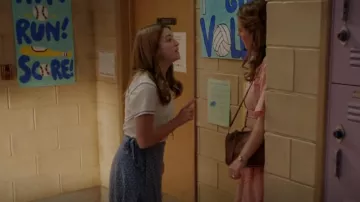 T-shirt coupé Wild Fable Ringer porté par Missy Cooper (Raegan Revord) vu dans Young Sheldon (S06E09)