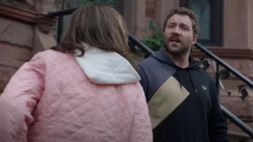Fred Perry Color Block Hoodie porté par Bob Goodwin (Jai Courtney) vu dans Kaleidoscope (S01E04)
