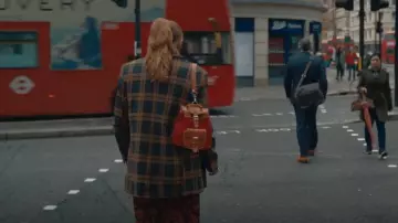Reformation Lay­la Flo­ral-Print Skirt - Red worn by Jen (Máiréad Tyers) as seen in Extraordinary (S01E01)