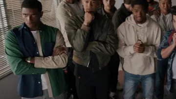 Camisa Gap Colorblock Classic Oxford usada por Lando (Martin Bobb-Semple) como se ve en All American: Homecoming (S02E09)