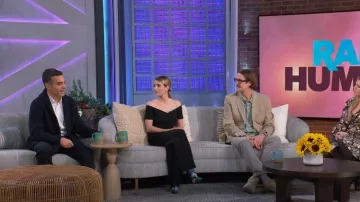 Botines Balenciaga usados por Emma Roberts como se ve en The Kelly Clarkson Show el 24 de enero de 2023