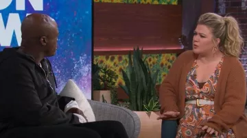 A.L.C. Maya imprimé Robe Midi portée par Kelly Clarkson comme vu dans The Kelly Clarkson Show le 27 janvier 2023