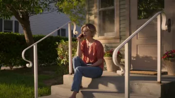 Universal Thread Puff Short Sleeve Button-Front Blouse worn by Grace (Heidi Gardner) as seen in Shrinking (S01E01)