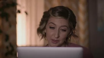 Madewell Chunky Gold Hoop Earrings worn by Grace (Heidi Gardner) as seen in Shrinking (S01E02)