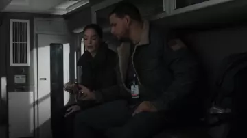 Veste en jean doublée Polo Ralph Lauren Fleece portée par Alejandro Hernández vue à New Amsterdam (S05E12)