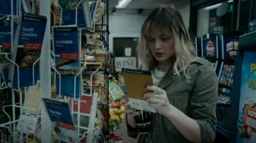 Fillmore Eisen­how­er Cropped Jack­et worn by Andy Oliver (Bella Heathcote) as seen in Pieces of Her (S01E02)