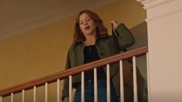 Chaqueta recortada Sanctuary Utility usada por Darby Spencer (Stacey Farber) como se ve en The Spencer Sisters (S01E01)